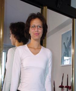 <p class='ppt-number'>221 779 + PIN 075</p><p class='ppt-pricing-de'>1,99 Euro/Min.</p>